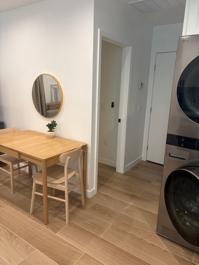Building Photo - Charming Furnished 1 bedroom/1 bathroom near Laguna Lake.