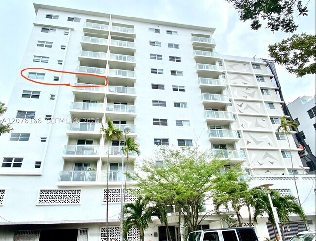 Building Photo - 1750 James 7D