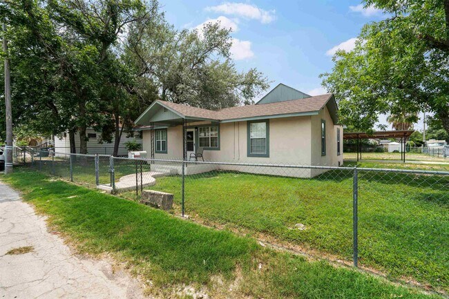 Building Photo - 1202 Gillis Ave