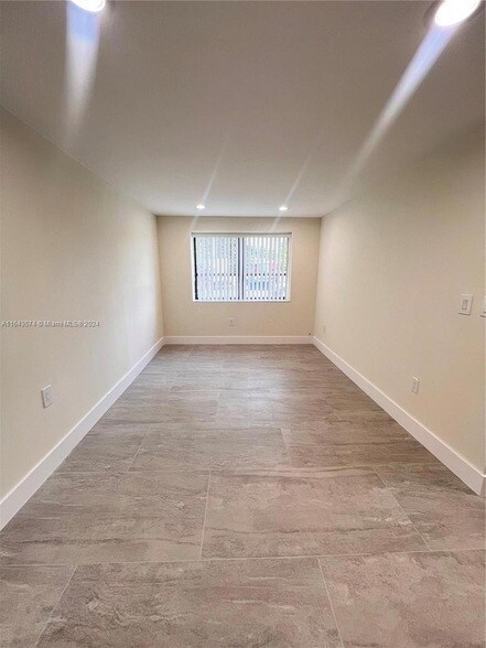 Building Photo - 161 SW 52nd Ct