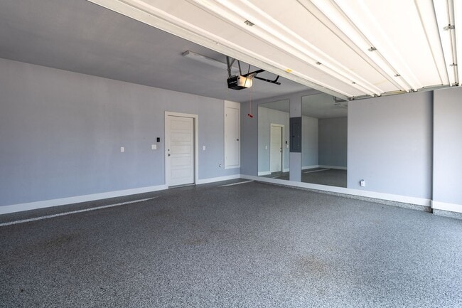 Building Photo - Amazing and peaceful 3/2.5 home in Austin!