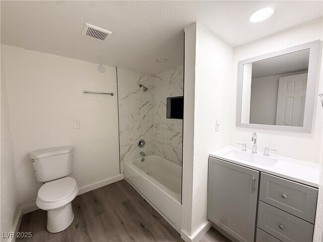 Building Photo - 2030 Sunrise Ave