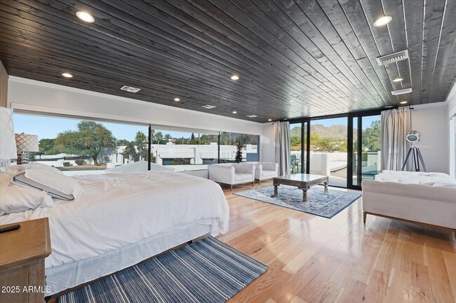 Building Photo - 3112 E Palo Verde Dr