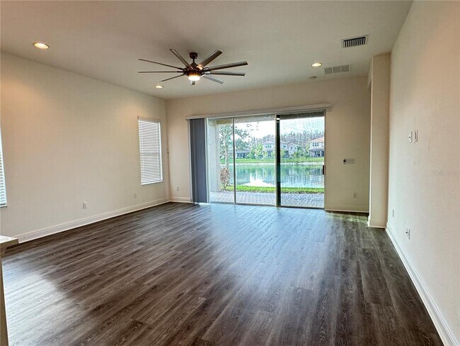 Building Photo - 31045 Lindentree Dr