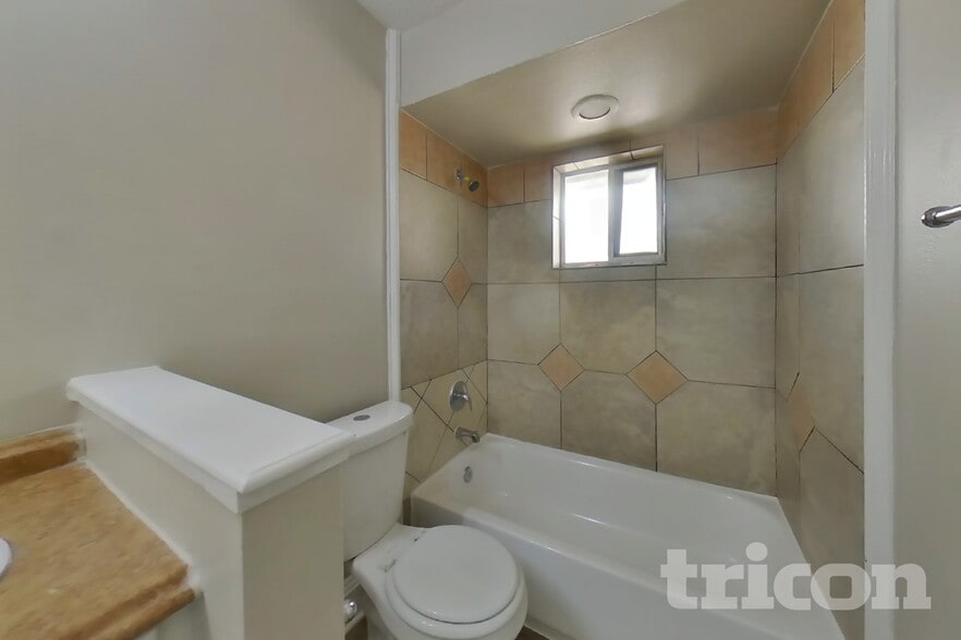 Building Photo - 4427 Oakside Dr