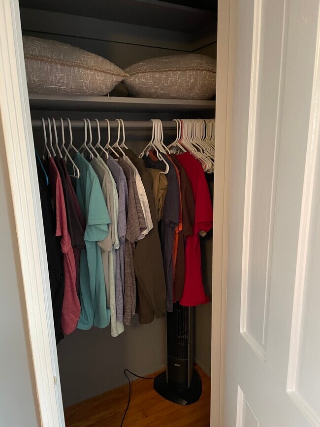 lotos of closet space - 1443 10th St