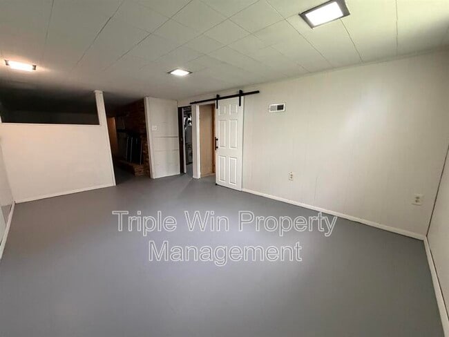Building Photo - 2245 Lindsay Ln