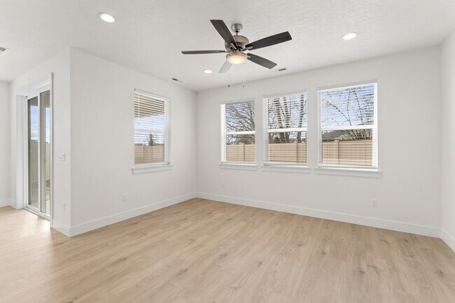 Building Photo - 1673 N Solterra Ln