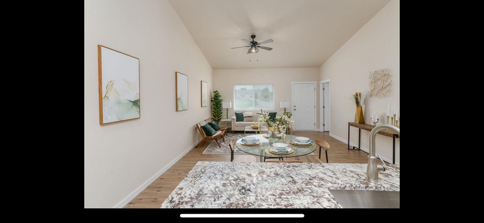 dining/ living room - 744 E Springmont Dr