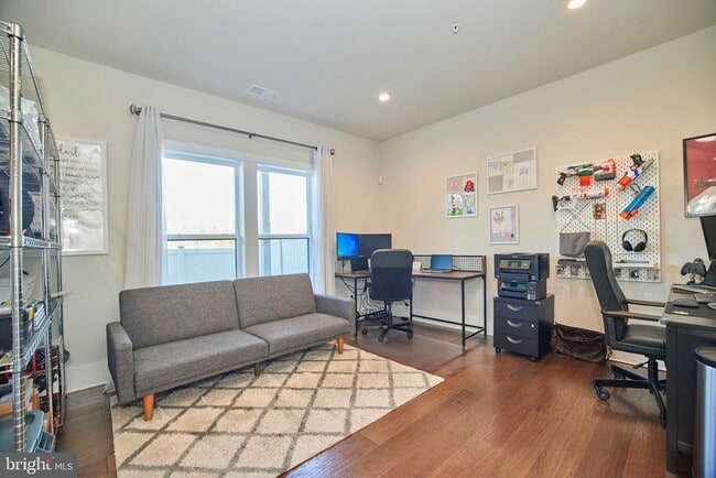 Building Photo - 20055 Old Line Terrace