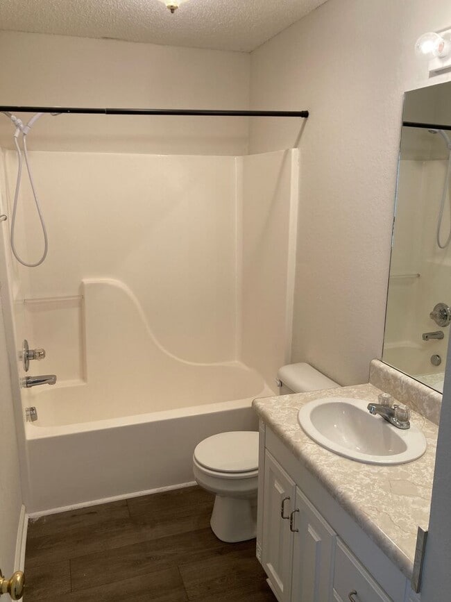 Building Photo - Updated 3/2.5 Townhouse in Armuchee- $1,350
