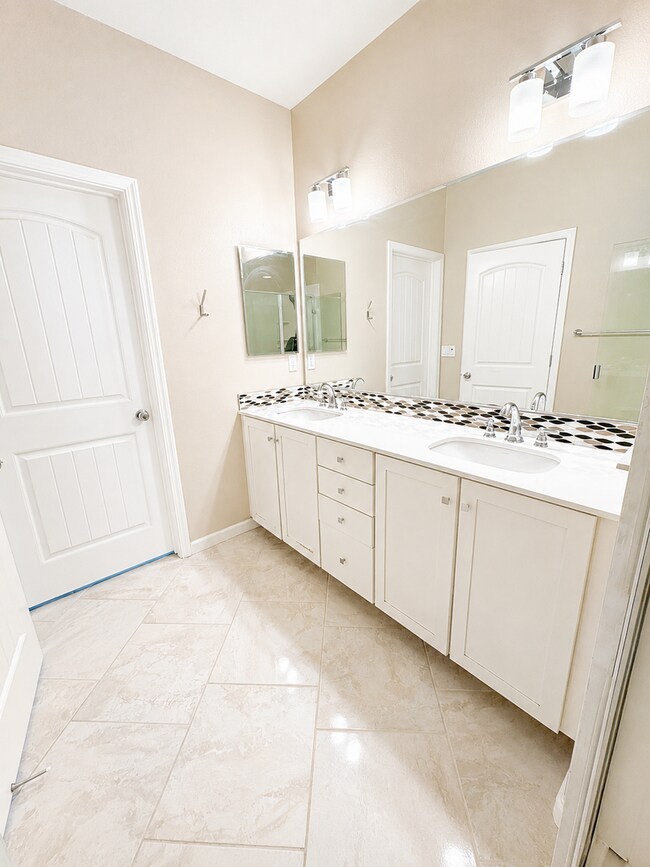 Building Photo - Now Available for Rent — Beautiful 3-Story Townhome in Hayward