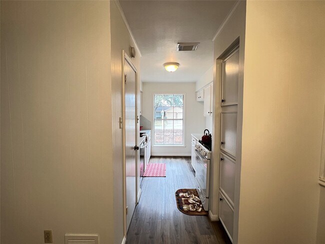 Building Photo - 2232 Ripple Creek Dr