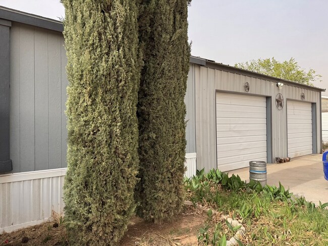 Building Photo - 9724 W 3rd St