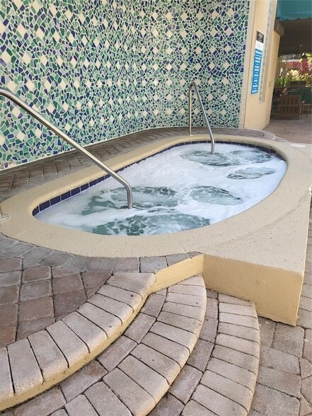 Building Photo - 520 SE 5 Ave