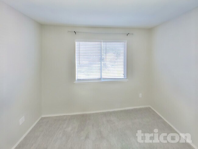 Building Photo - 1701 Pecan View Dr