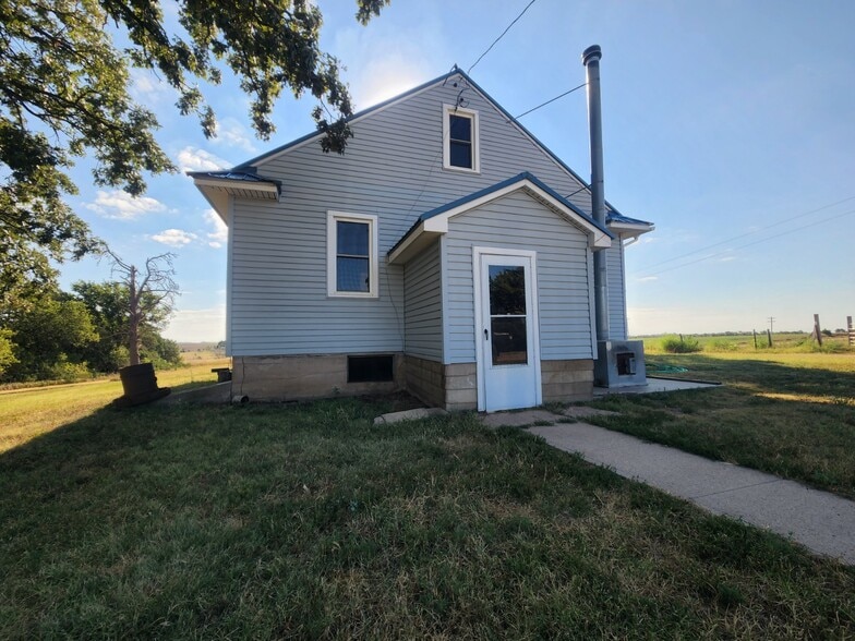 Back View - 265 19th Rd
