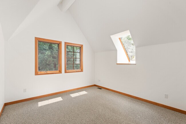 Building Photo - 180 River Oaks Ln