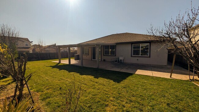 Building Photo - Perfect Single Story Home in Sacramento!