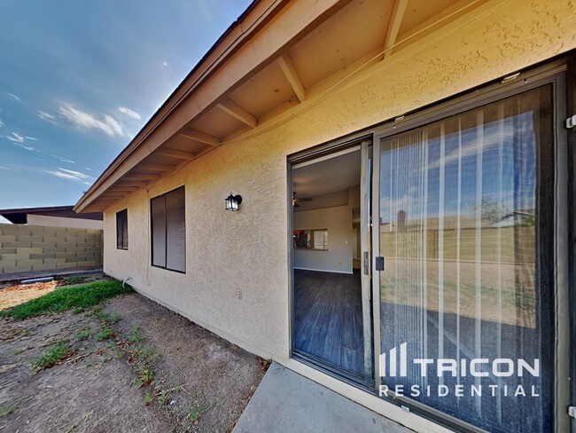 Building Photo - 6950 W Sierra Vista Dr