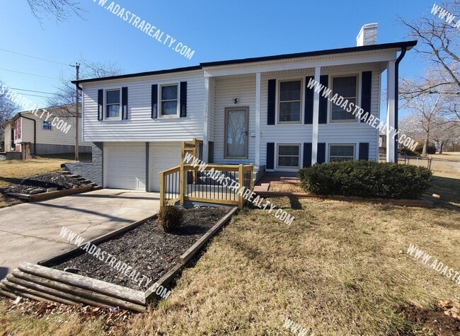 Building Photo - Absolutley Beautiful 4 Bedroom 2.5 Bath Overland Park Home-Available NOW!!
