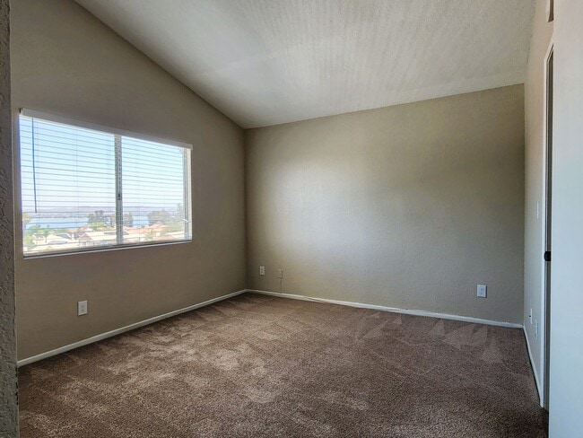 Building Photo - Corner Lot, 3BD, 2.5BA Home in Lake Elsinore