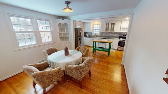 Building Photo - 940 S Grosvenor Rd