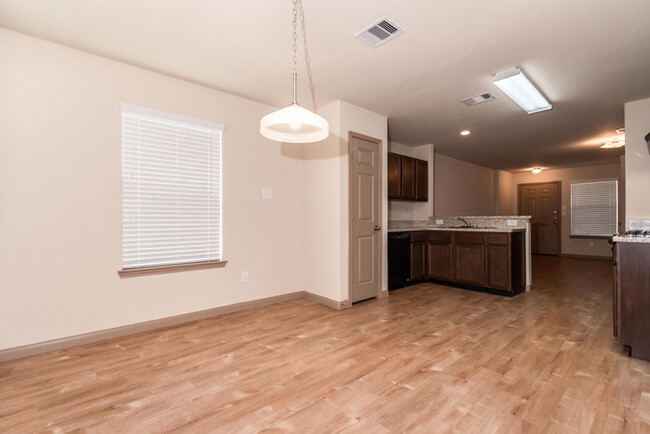 Building Photo - 5702 S Brenwood Dr