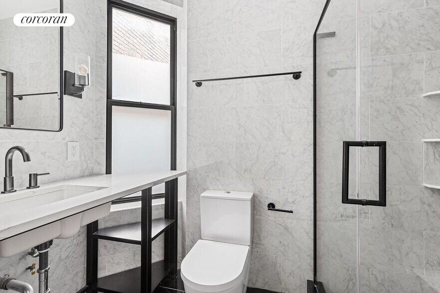 Building Photo - 343 E 92nd St