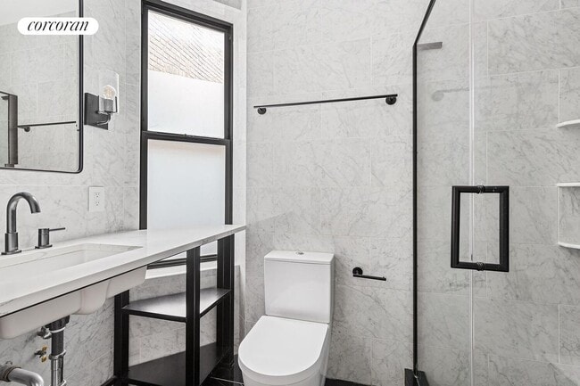 Building Photo - 343 E 92nd St