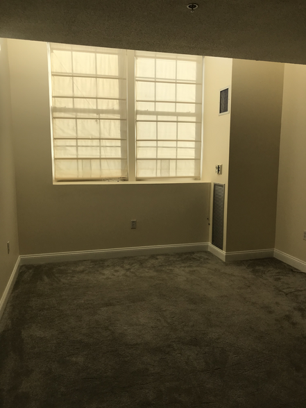 Living room - 200 Market St