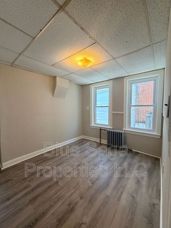 Building Photo - 425 Pusey Ave