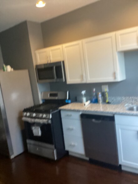 Building Photo - 411 N Belnord Ave