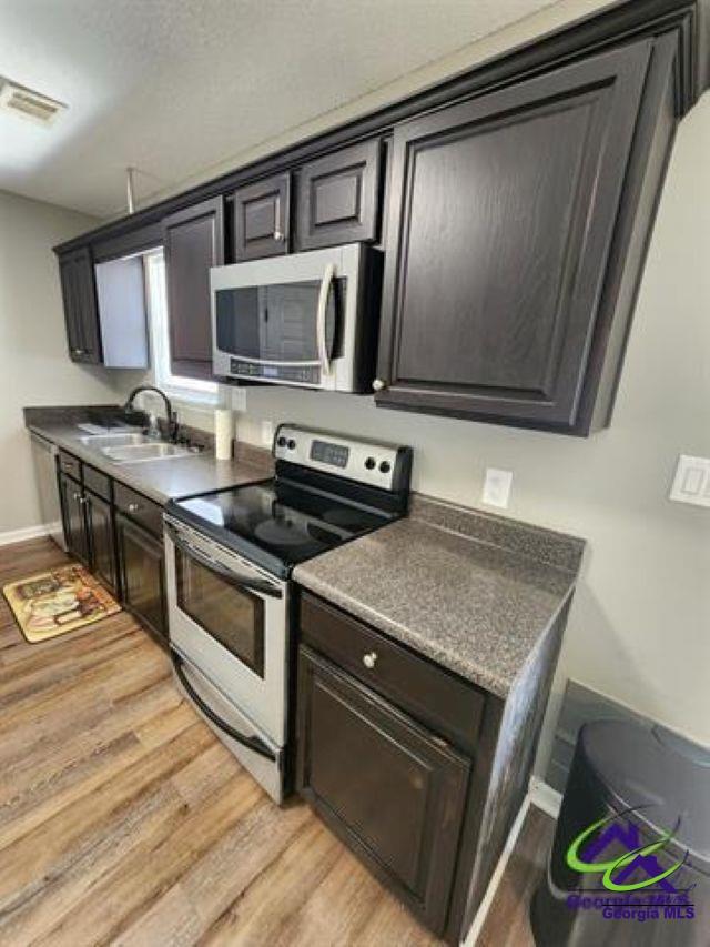 Building Photo - 123 Cedarland Dr