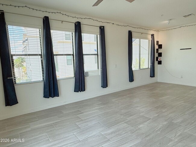 Building Photo - 2511 W Queen Creek Rd