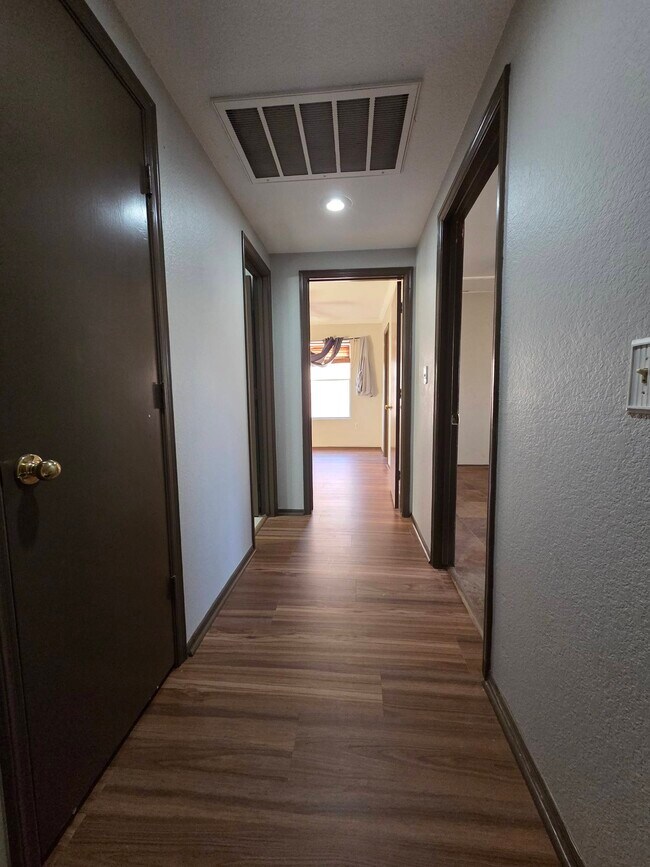 Building Photo - 1220 E Campbell Ave