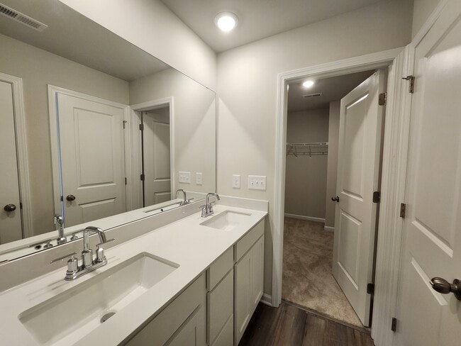 Building Photo - 731 Peyden Ln