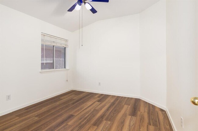 Building Photo - 32350 Cross Spring Park Ln