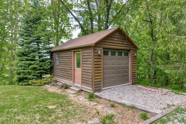 Building Photo - 1802 Shelor Ln