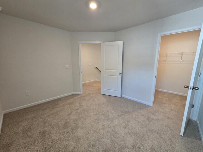 Building Photo - 114 Holmes Corner Dr