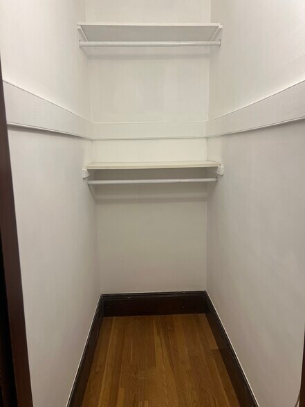 Building Photo - 216 Elm St