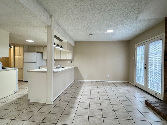 Building Photo - 4217 Aberdeen Dr