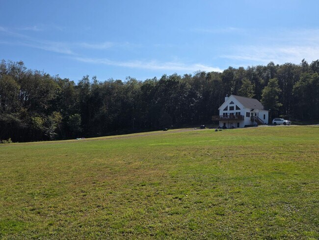 Building Photo - 207 Hawk Run