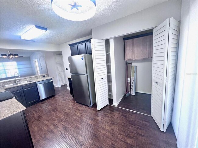 Building Photo - 7828 Hardwick Dr