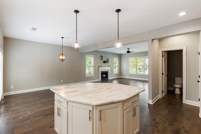 Building Photo - 126 Pinebranch Ct