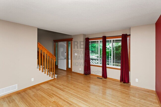 Building Photo - 8912 Highland Oaks Dr