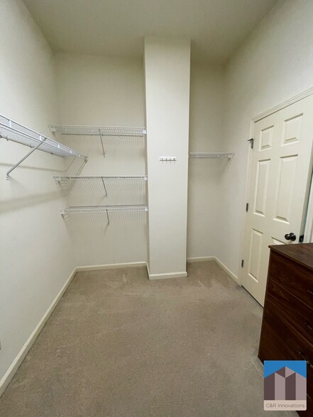 Building Photo - 1377 Greencrest Ct