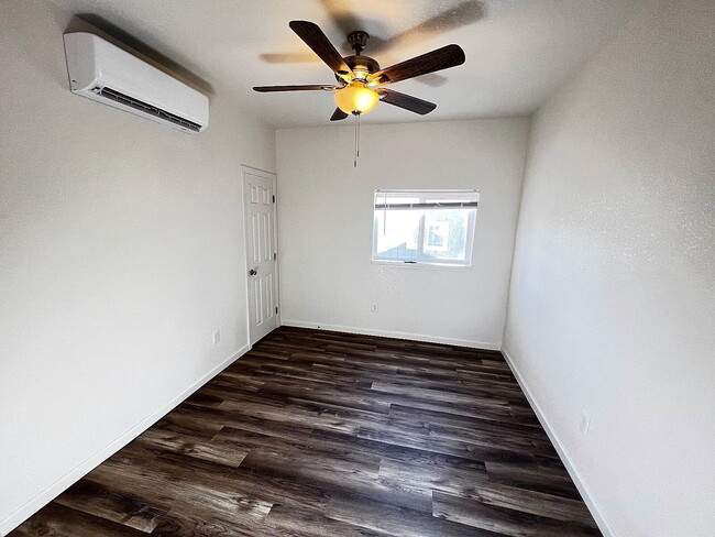 Building Photo - Charming 2 bedroom House