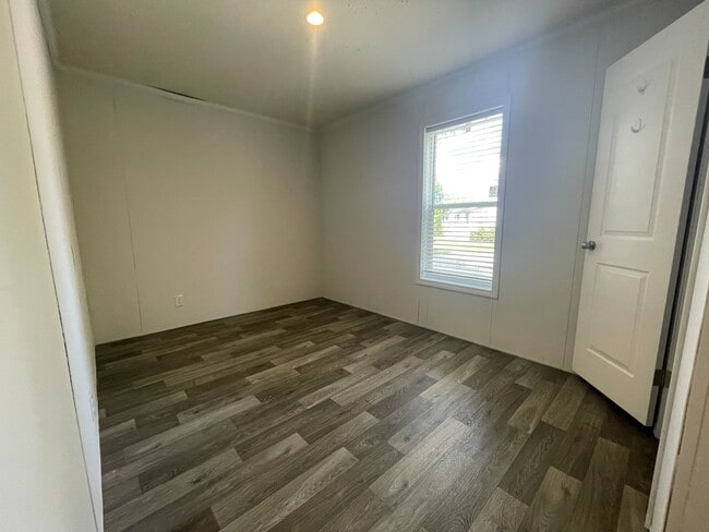 Building Photo - 15862 Villaire Ave