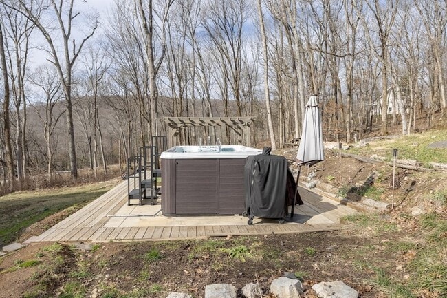 Building Photo - 1762 Burke Hollow Rd